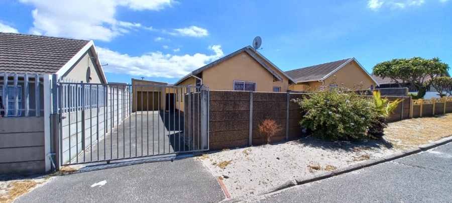 3 Bedroom Property for Sale in Grassy Park Western Cape